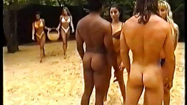 Chica rubia apilada porno en castellano latino se mete los dedos en su propio agujero
