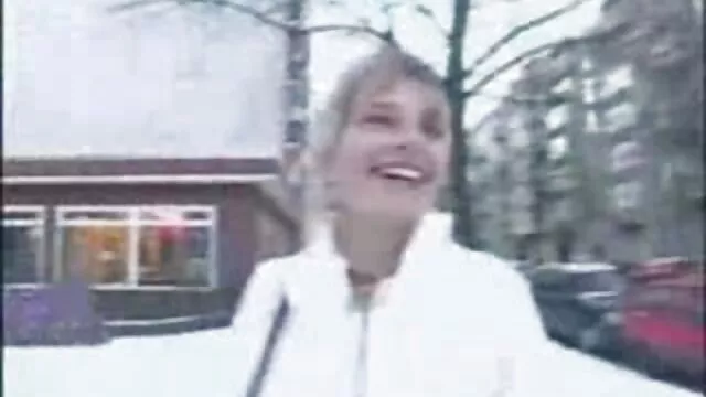 Chica caliente con jarras DD se folla a su jefe y le chupa la pornocaserolatino polla