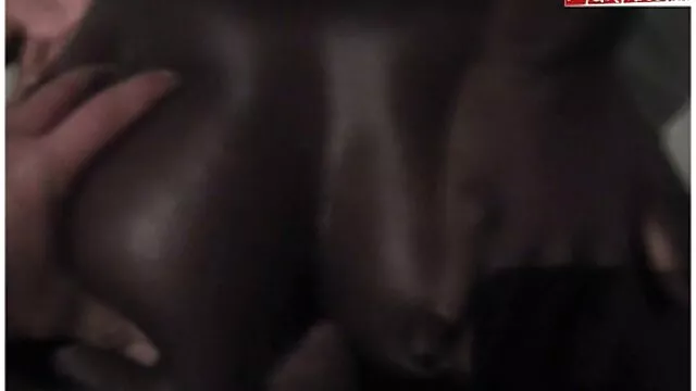 La pelirroja Kira Roller prueba su primer gay latinos hd polvo anal