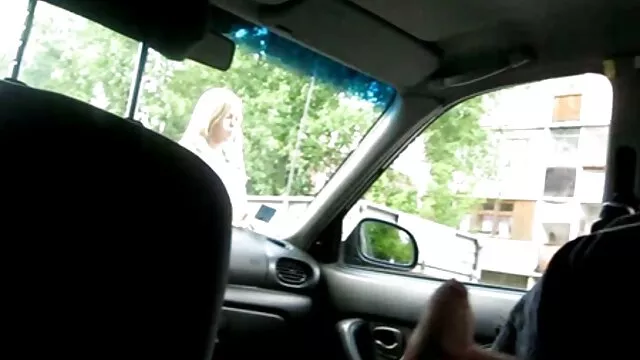 Joven pelirroja follada por una gran polla sexo bisexual latino