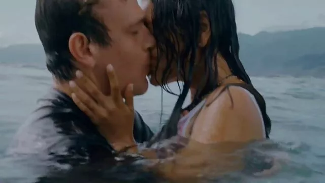 Trini jugando con sexsolatino su coño mojado!